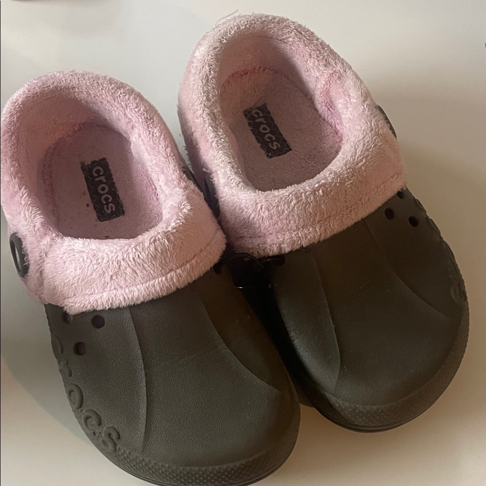 CROCS Kids' Black and Pink Slippers